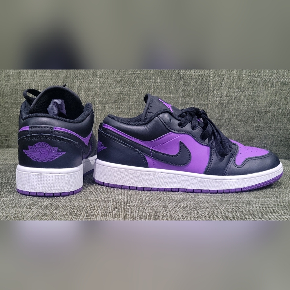 Nike Kids Black and Purple Sneakers